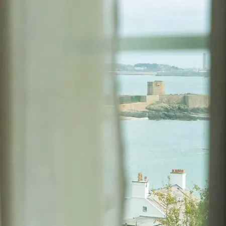 Somerville St Aubin